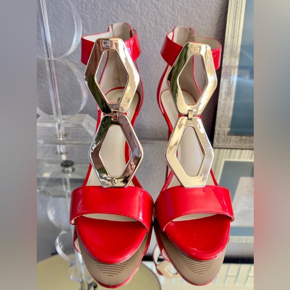 Like New BCBGeneration Red Patent “Cayce” Zip Back Heels - Size 10 - Picture 3 of 13
